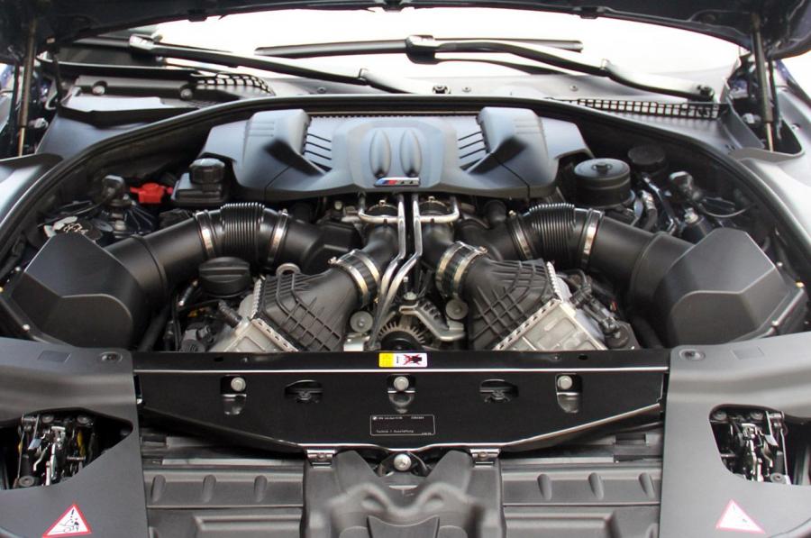  BMW M6 Convertible 2013 года  (фото 17 из 36)